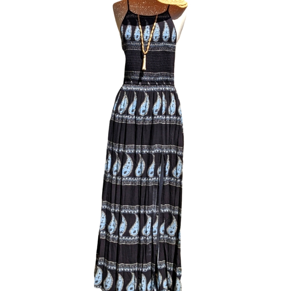 MAXI DRESS | Spaghetti straps, high slit, side pockets